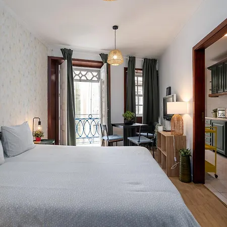 Appartement Renovated Feb25 Clerigos Cozy Balcony With Self Check In Oporto